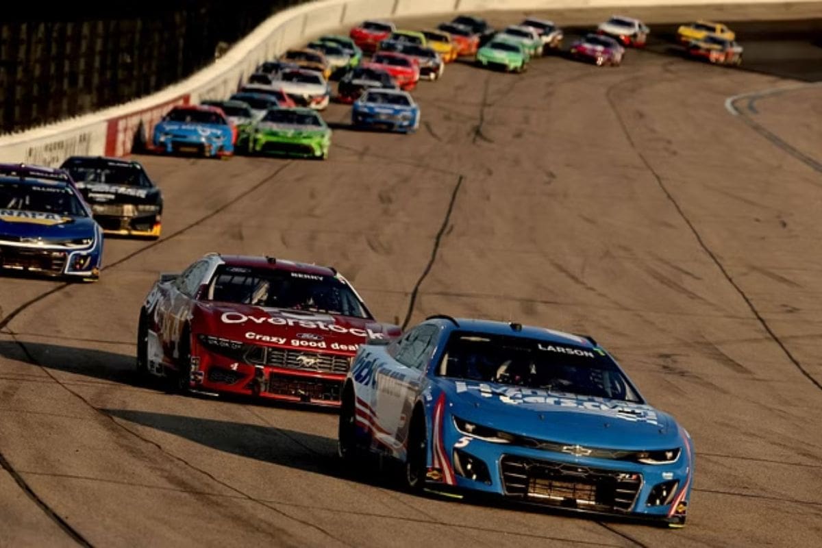 NASCAR Insider Hails Iowa as Top Race (3)