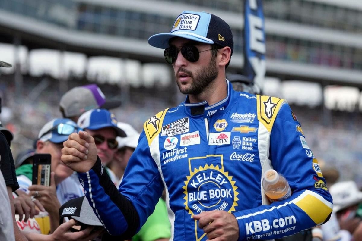 Chase Elliott Dismisses Selfish Tactics in Kyle Larson Battle 2