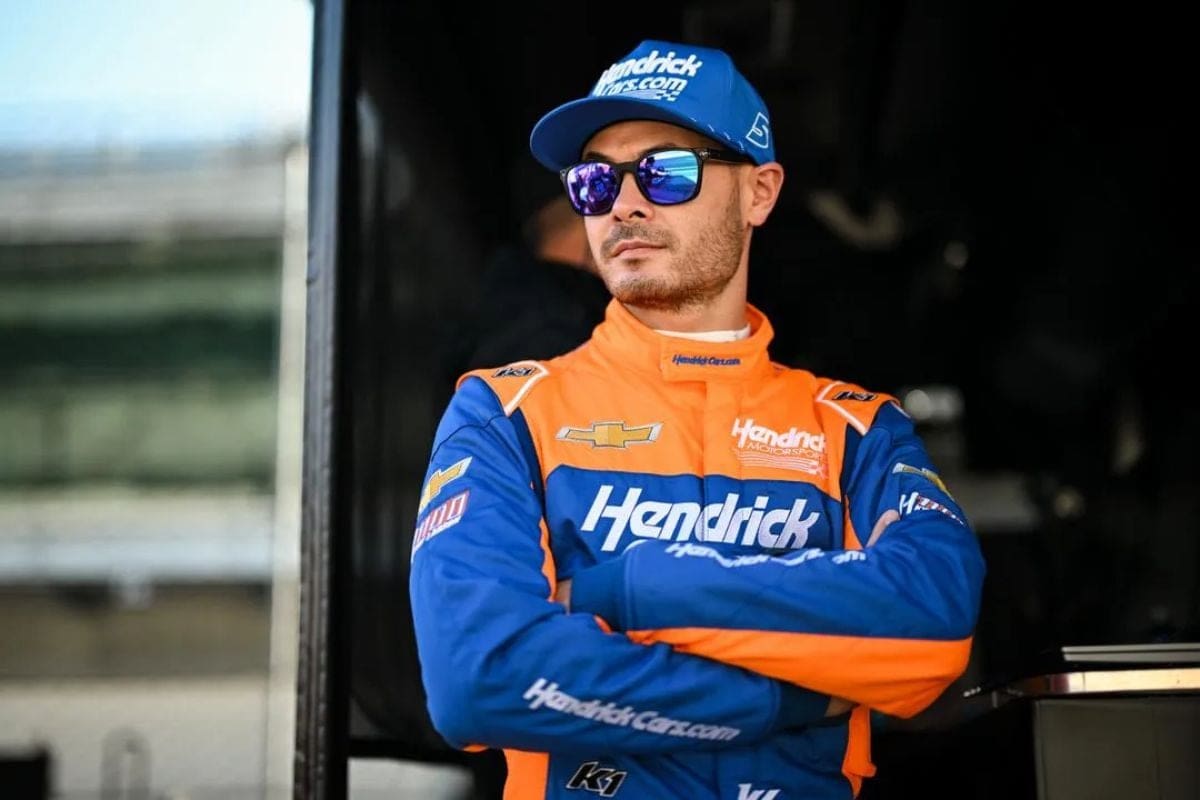 Chase Elliott Dismisses Selfish Tactics in Kyle Larson Battle3